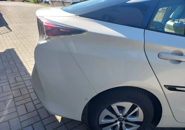Toyota Prius cena 63000 przebieg: 90000, rok produkcji 2017 z Toruń małe 596